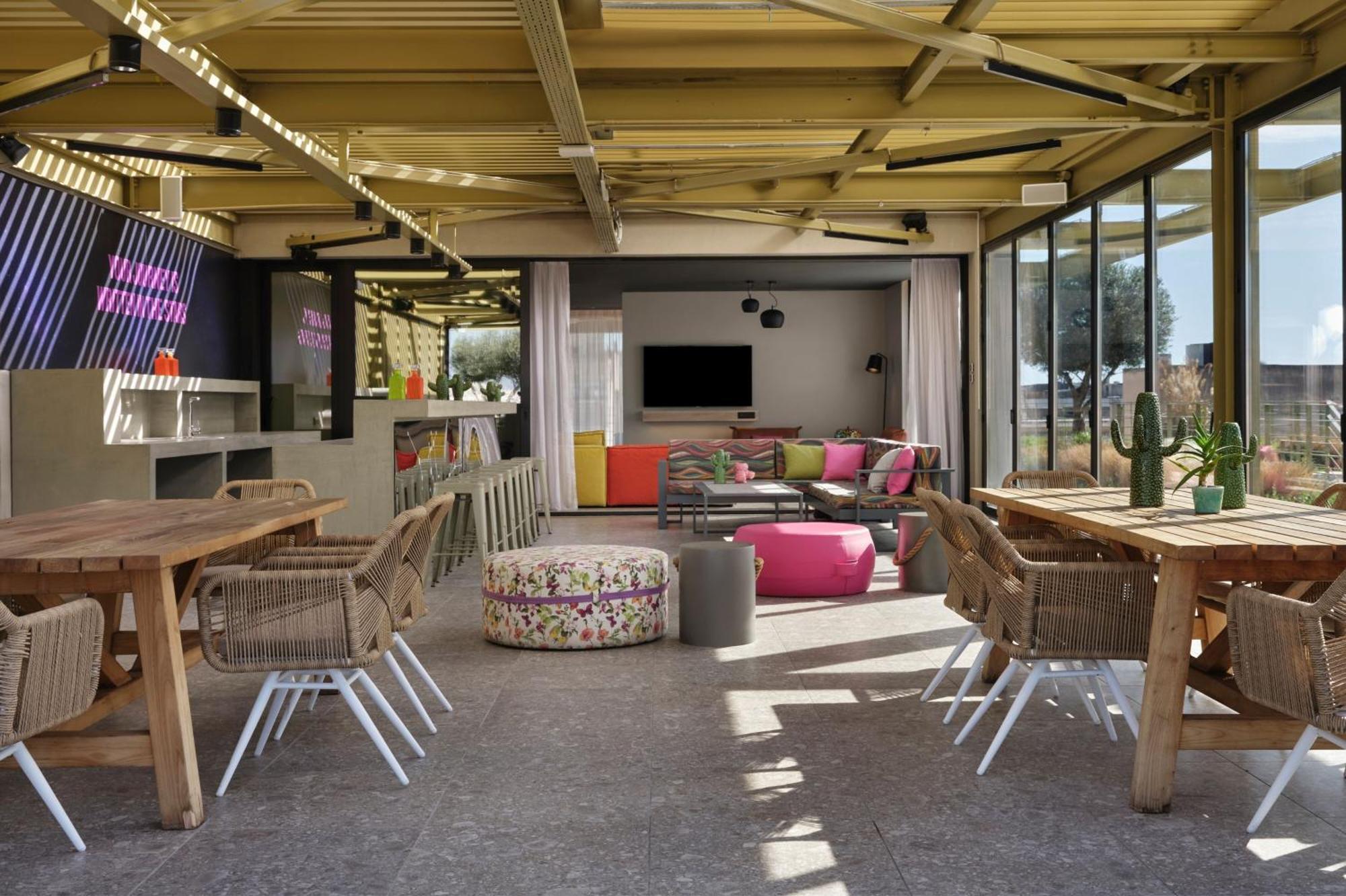Moxy Athens City Exteriör bild